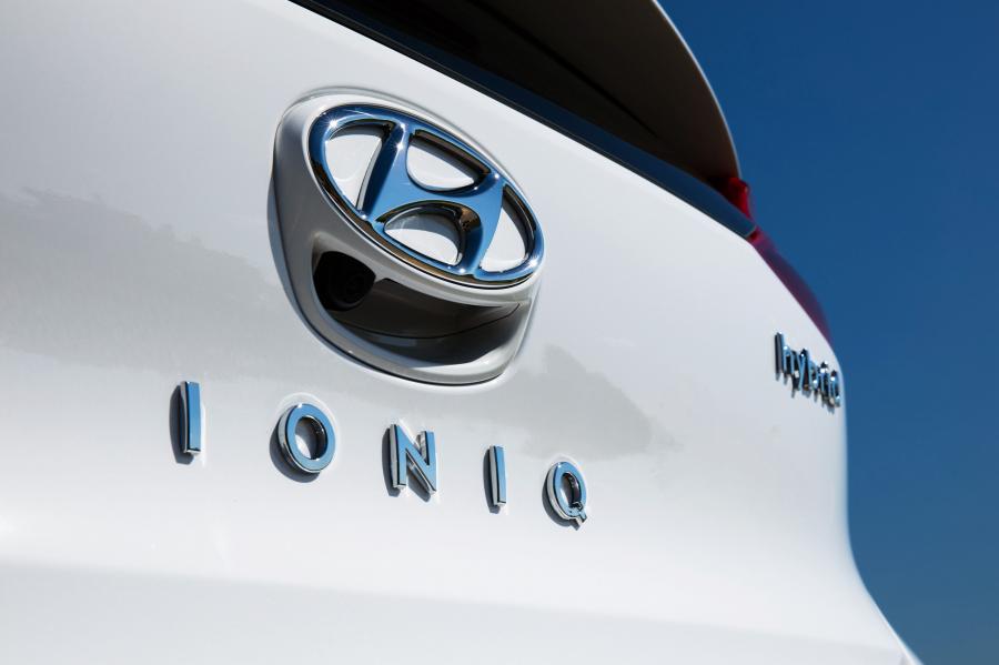 Логотип Hyundai IONIQ hybrid (AE) 2018 года  (AU) (фото 29 из 42)